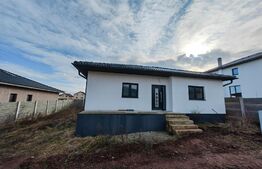 Casă individuală cu 2 terase, 90 mp utili, 3 camere, zona Micești