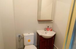 Apartament cu 3 camere, 2 bai, zona Cetate, et intermediar