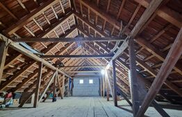 Casa individuala cu etaj, in com.Vintu de jos