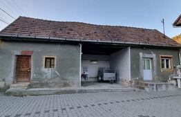 Casa individuala cu etaj, in com.Vintu de jos