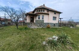 Casă tip conac cu 6283 mp teren și baltă de pești, zona Șard - Ighiu