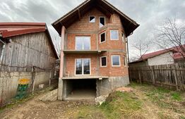 Casa de 350 mp, 700 mp teren, Sard