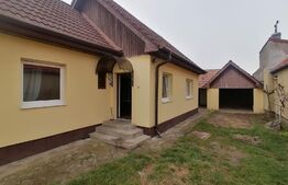 Casa 2 camere bucatarie si gradina 80 mp utili zona Sebes