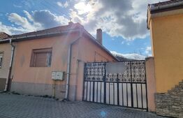 Casa 2 camere, 277 mp teren, in Cugir