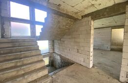 Constructie la rosu cu 6 apartamente