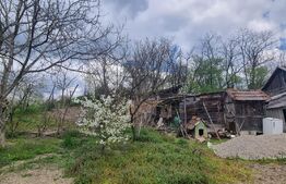 Teren cu casa demolabila 745 mp in com. Unirea