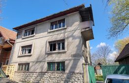 Casa P+2 cu 2 spatii comerciale la parter, in Sebes