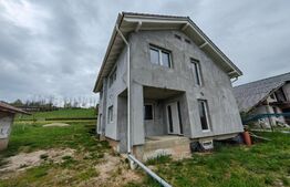 Casă cu garaj, 4 camere, 700 mp teren, zona  Limba - Ciugud