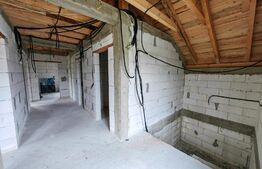 Casă cu garaj, 4 camere, 700 mp teren, zona  Limba - Ciugud