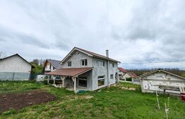 Casă cu garaj, 4 camere, 700 mp teren, zona  Limba - Ciugud