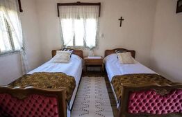 Casă cu teren 5ha, ciubar si platou plat, zona Vidra - Munții Apuseni