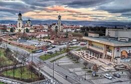 Apartament 3 camere, 100 mp, decomandat, balcon, zona Cetate