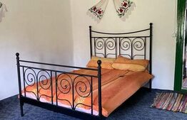 Casa de vacanta 3 camere baie 10 ha teren