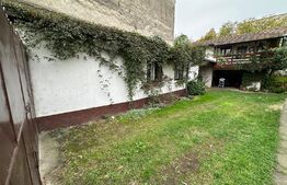 Casa pozitionata central 4 camere, baie, bucatarie, 630 mp teren cu un vad excelent in Sebes