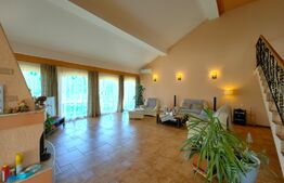 Casă cu 7 camere, teren 2300 mp, zona Sebeș - Petrești