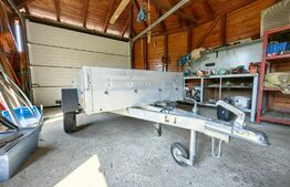 Casă cu 7 camere, teren 2300 mp, zona Sebeș - Petrești