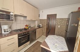 Apartament 3 camere, balcon, 63 mp, zona Cetate