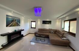 Casa superfinisata! 2 balcoane, 2 garaje, 2 boxe, supraveghere video, filigorie, 700 mp teren, comuna Ciugud