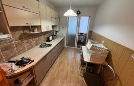 Apartament 3 camere , 67 mp, balcon, zona Cetate