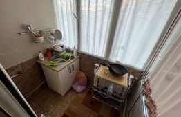 Apartament 3 camere , 67 mp, balcon, zona Cetate