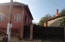 Casa 85 mp 3 camere baie 1000 mp teren in Sard