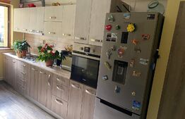 Apartament cu 2 camere, decomandat, zona Cetate