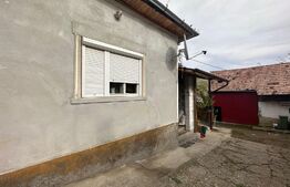 Casa individuala 4 camere, 70mp, 1270mp , teren in Berghin