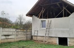 Casa semifinisata 3 camere, pivnita, teren 1198 mp, Paclisa