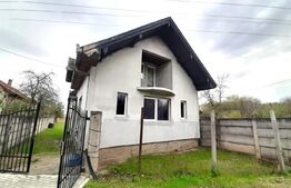 Casa semifinisata 3 camere, pivnita, teren 1198 mp, Paclisa