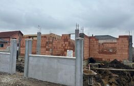 Casa 4 camere, 135 mp, zona Cetate