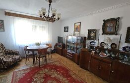 Casă cu 3 dormitoare, 448 mp teren, garaj, pivniță, foisor, toate utilitatile, zona Aiud