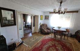 Casă cu 3 dormitoare, 448 mp teren, garaj, pivniță, foisor, toate utilitatile, zona Aiud