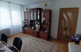 Apartament 3 camere, etaj 2, cetate