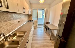 Apartament de vanzare cu 3 camere, etaj intermediar, zona cetate.
