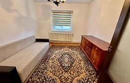 Apartament de vanzare cu 3 camere, etaj intermediar, zona cetate.