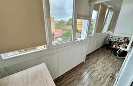 Apartament de vanzare cu 3 camere, etaj intermediar, zona cetate.