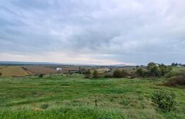 Terenuri intravilane cu suprafata 1400 - 1411 mp, zona Teius