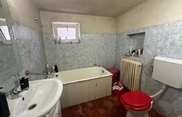 Casa 4 camere, 1 bucatarie, 2 bai, 320mp teren, zona Centrala