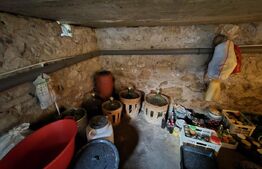 Casa renovata, 75mp utili pe un teren de 3650 mp, comuna Metes