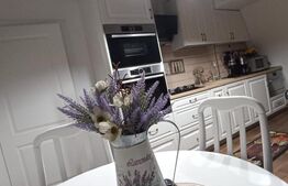 Apartament cu 3 camere, 101 mp, in complex rezidential, Cetate