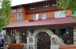 Hotel 16 camere cu toate utilitatile DN1 zona Sibot