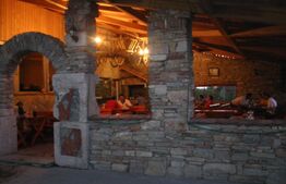 Hotel 16 camere cu toate utilitatile DN1 zona Sibot