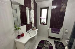 Casa individuala, 7 camere, 300mp utili, 900mp teren, zona Lidl Cetate