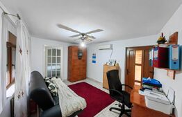 Casă cu 4 dormitoare și 2 spații comerciale, zona Tolstoi - Centru