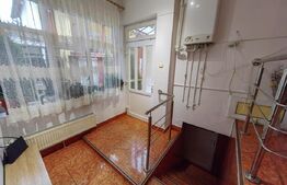 Casă cu 4 dormitoare și 2 spații comerciale, zona Tolstoi - Centru