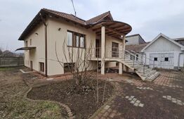 Casa individuala D+P cu 6 camere, 260mp, 3 bai, teren 921 mp, zona Sebes