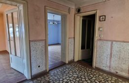 Casa P+2 cu 2 spatii comerciale la parter, in Sebes