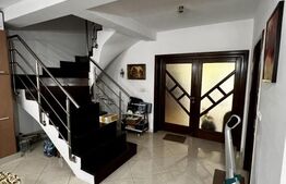 Casa, P+E, 4 camere, 294 mp de teren in cartierul Centru la asfalt