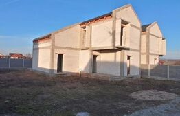 Casa semifinisata 120 mp utili 4 dormitoare, 3 dressinguri ,3 băi in Oarda,