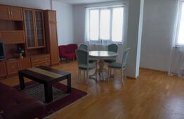 Apartament cu 3 camere, cu scare interioara, cu garaj si loc de parcare